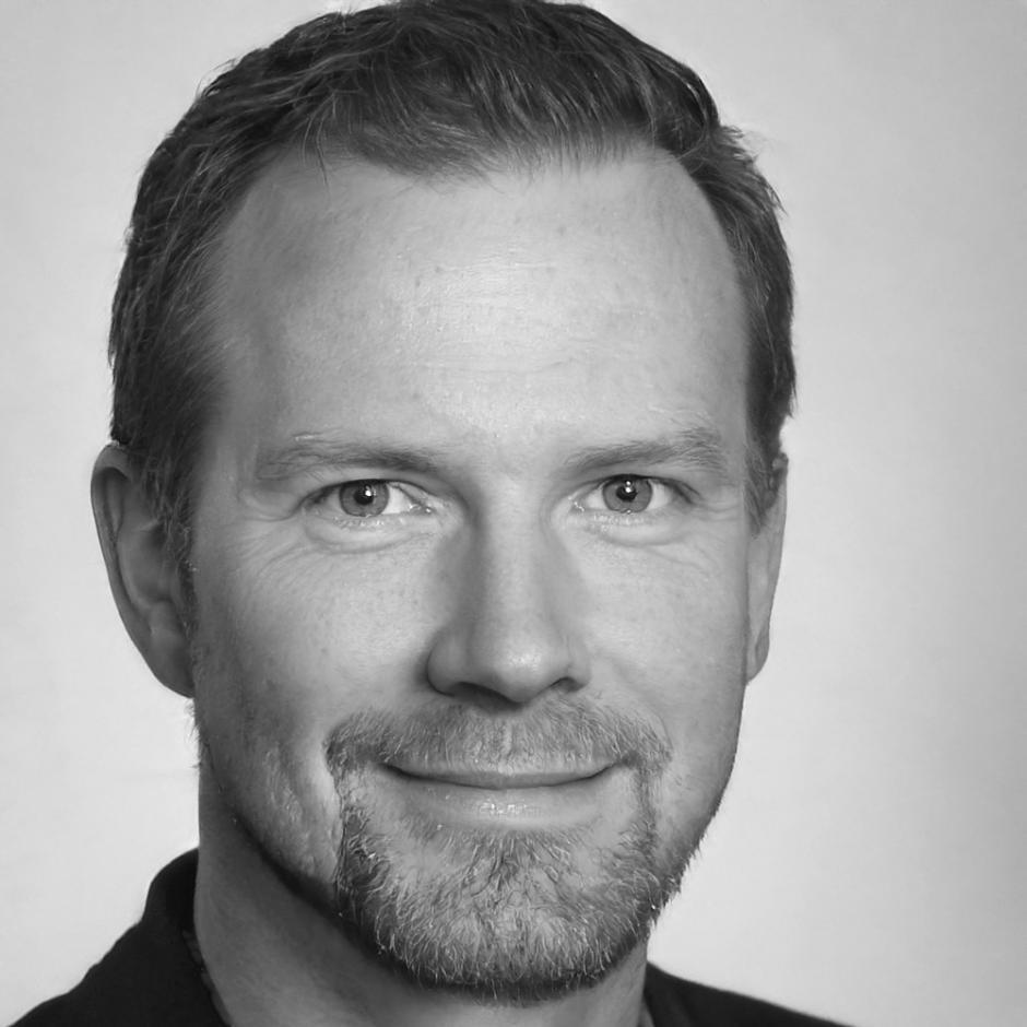 Intervenant spécialisé en stratégies d'épargne lors d'une session